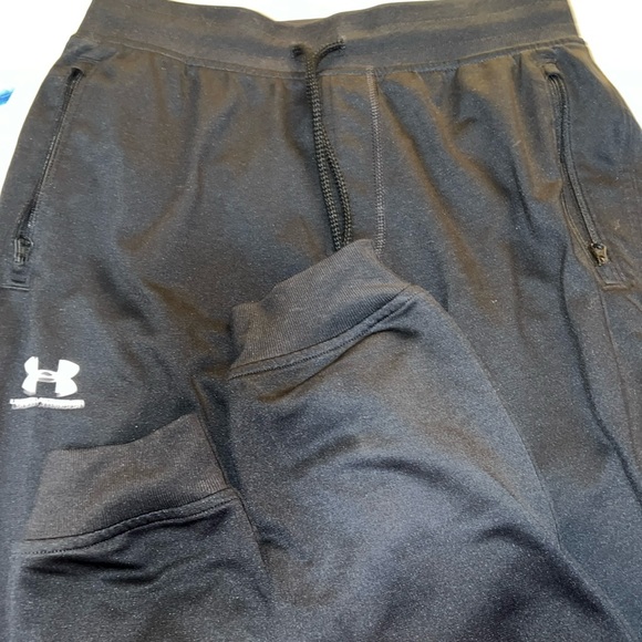 Under Armour Men’s Medium Joggers. - Picture 4 of 11